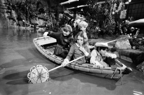 the cast of willy wonka on a boat in the film
