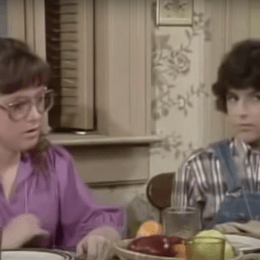 Lauri Hendler and Lara Jill Miller on "Gimme a Break!"