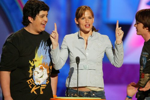 Josh Peck, Jennifer Garner, and Drake Bell presenting at the 2004 Kids' Choice Awards
