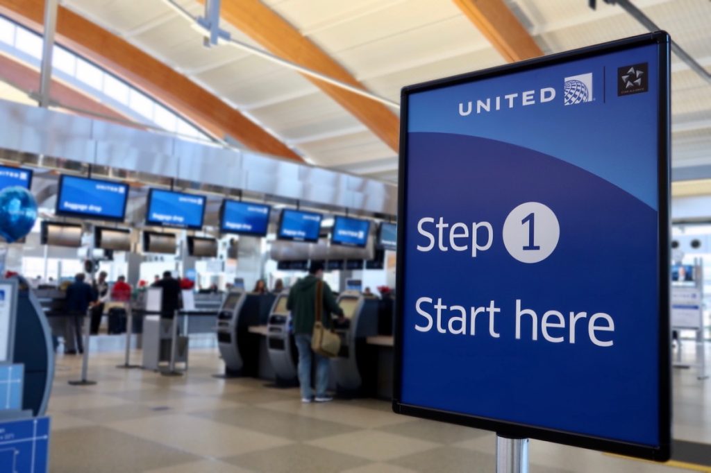 UNITED AIRLINES STAR ALLIANCE ký tại địa điểm làm thủ tục Sân bay Quốc tế RDU
