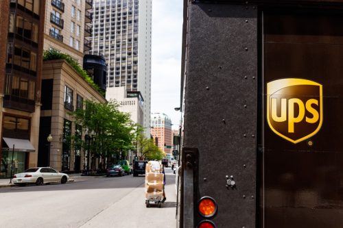 Camion de livrare United Parcel Service.  UPS este cea mai mare companie de livrare de colete din lume I