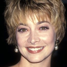 Sharon Lawrence in 1994