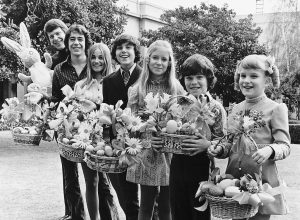 The "Brady Bunch" cast posing with Easter baskets in 1972