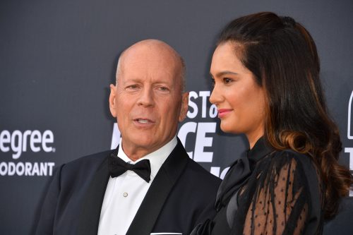 Bruce Willis và vợ Emma Heming trên thảm đỏ sự kiện ở Los Angeles