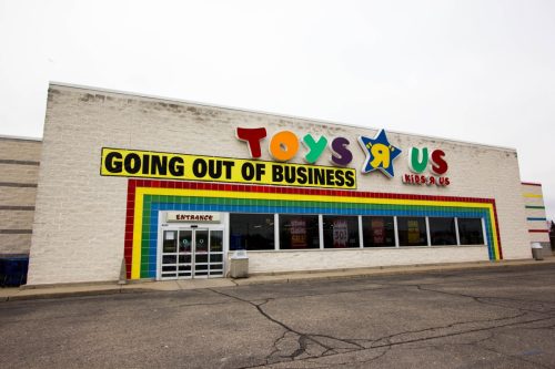 Toys R Us going out of business sign