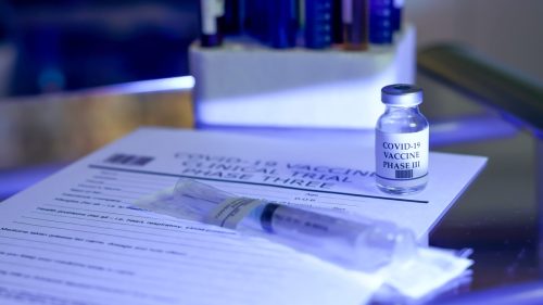 วัคซีนโควิด-19 และอุปกรณ์อื่นๆ สำหรับการทดลองระยะที่ 3