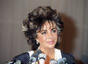 Elizabeth Taylor at a gala at the Paradis Latin organized for the fight against AIDS in 1985