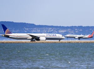 United Airlines aircraft preparing to take off and American Airlines aircraft landing at San Francisco International Airport (SFO)