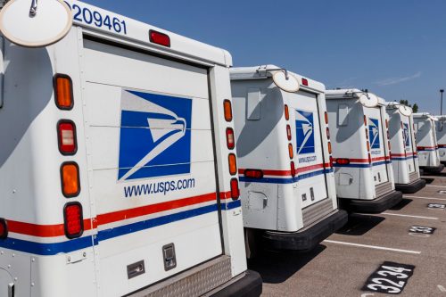 Xe tải thư bưu điện USPS.  Bưu điện chịu trách nhiệm cung cấp dịch vụ chuyển phát thư VIII