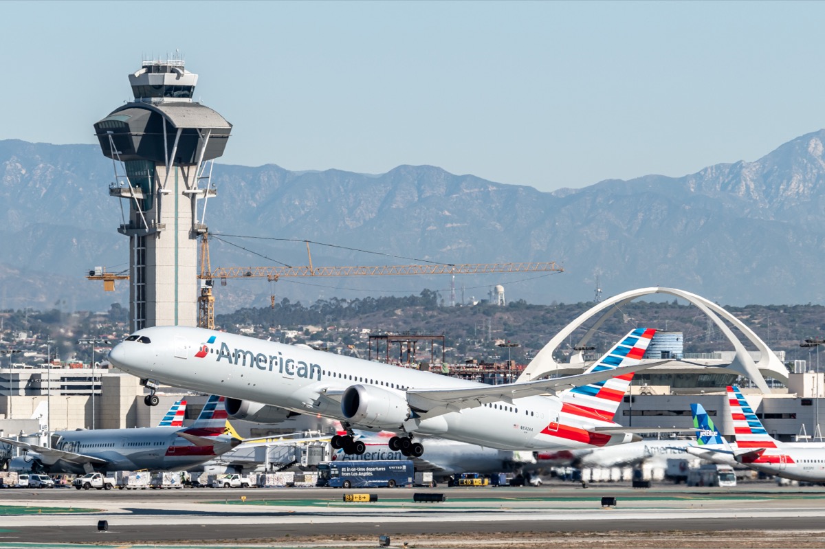 Avionul American Airlines pe pistă