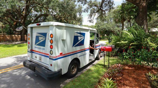 usps mailperson delivering mail