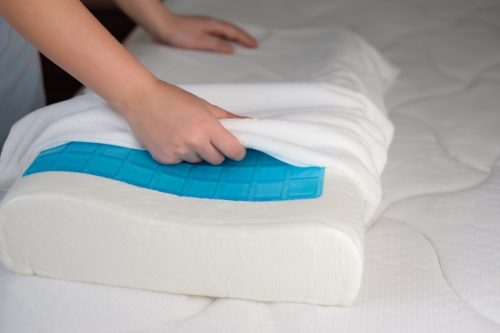 Cooling memory foam pillow