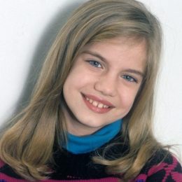 Anna Chlumsky in 1992