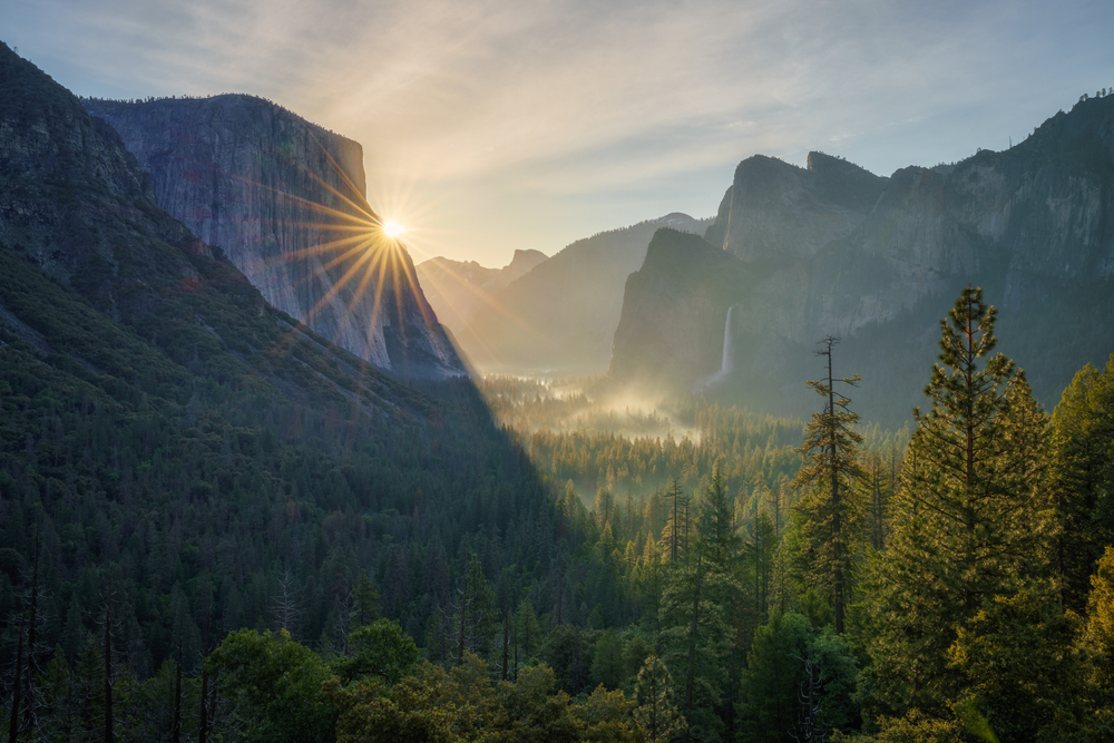 Sunrise at the Tunnel View in Yosemite National Park