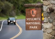 Biển báo đường đến Công viên quốc gia Yosemite
