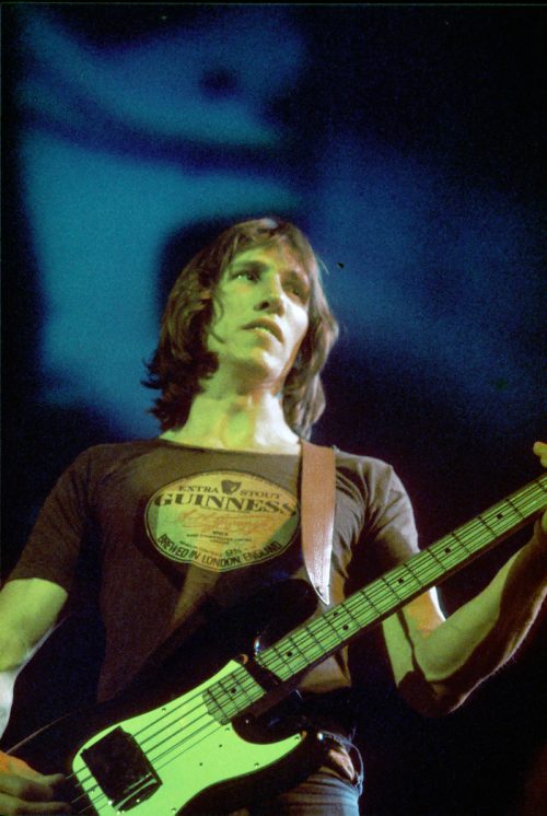 Roger Waters cântând în jurul anului 1970