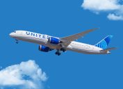 united airlines airplane in flight
