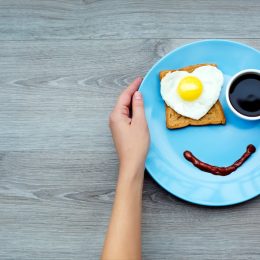 good morning messages for her - morning plate of food in shape of smiley face