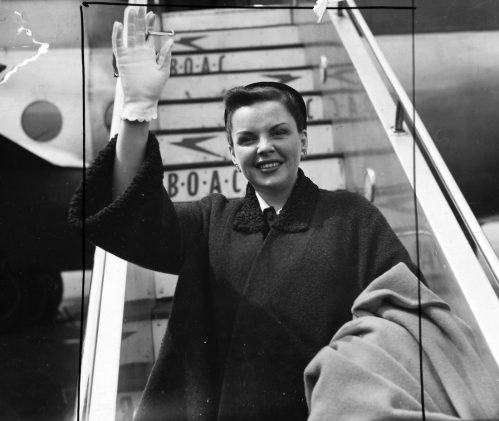 Judy Garland in front of a plane in London in 1951