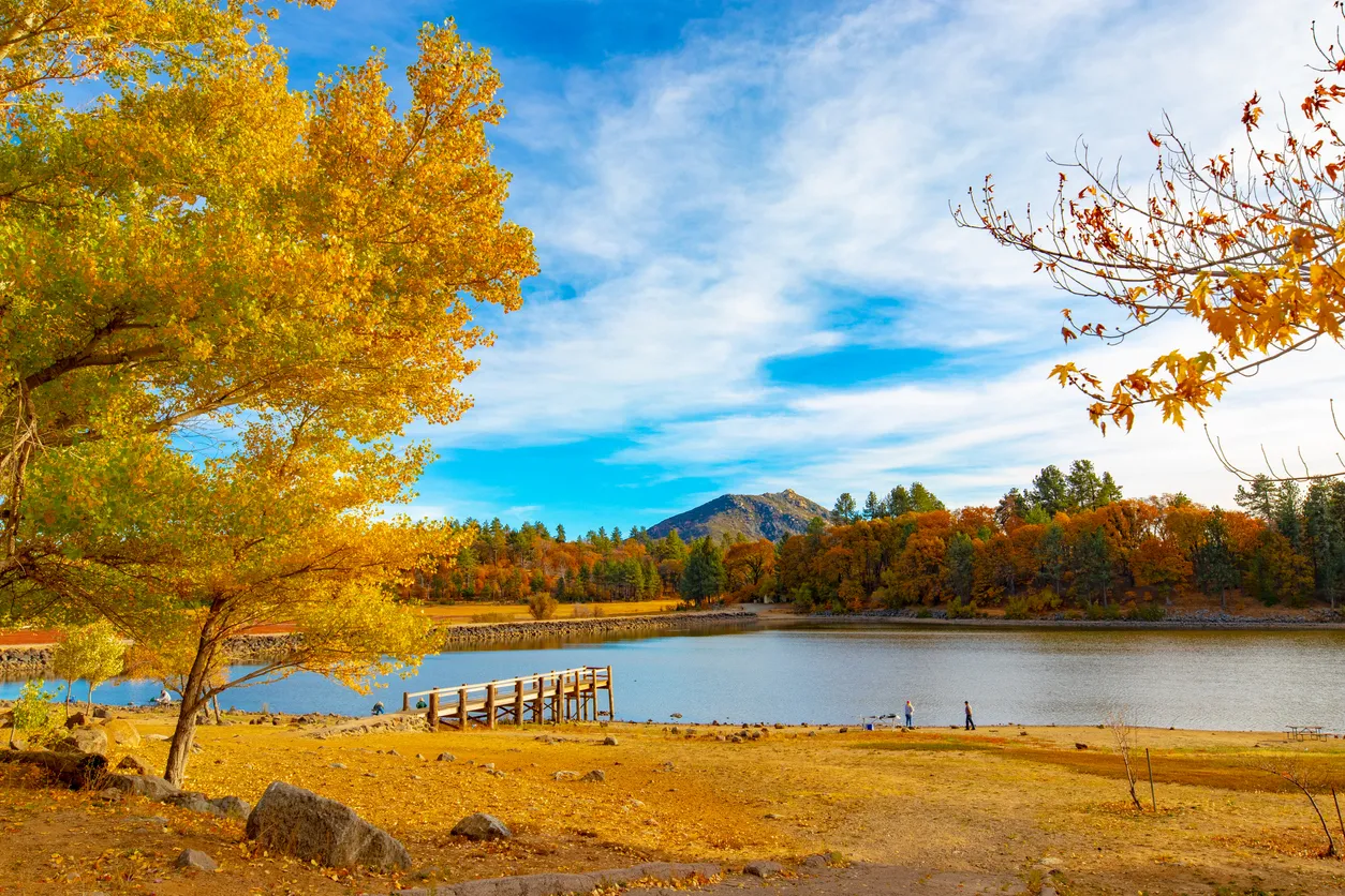 A lake in Julian, California in autumn