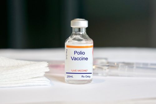Vaccin antipolio într-o sticlă de sticlă