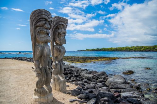 Wood carved statues near the water at Pu'uhonua O Hōnaunau National Historical Park