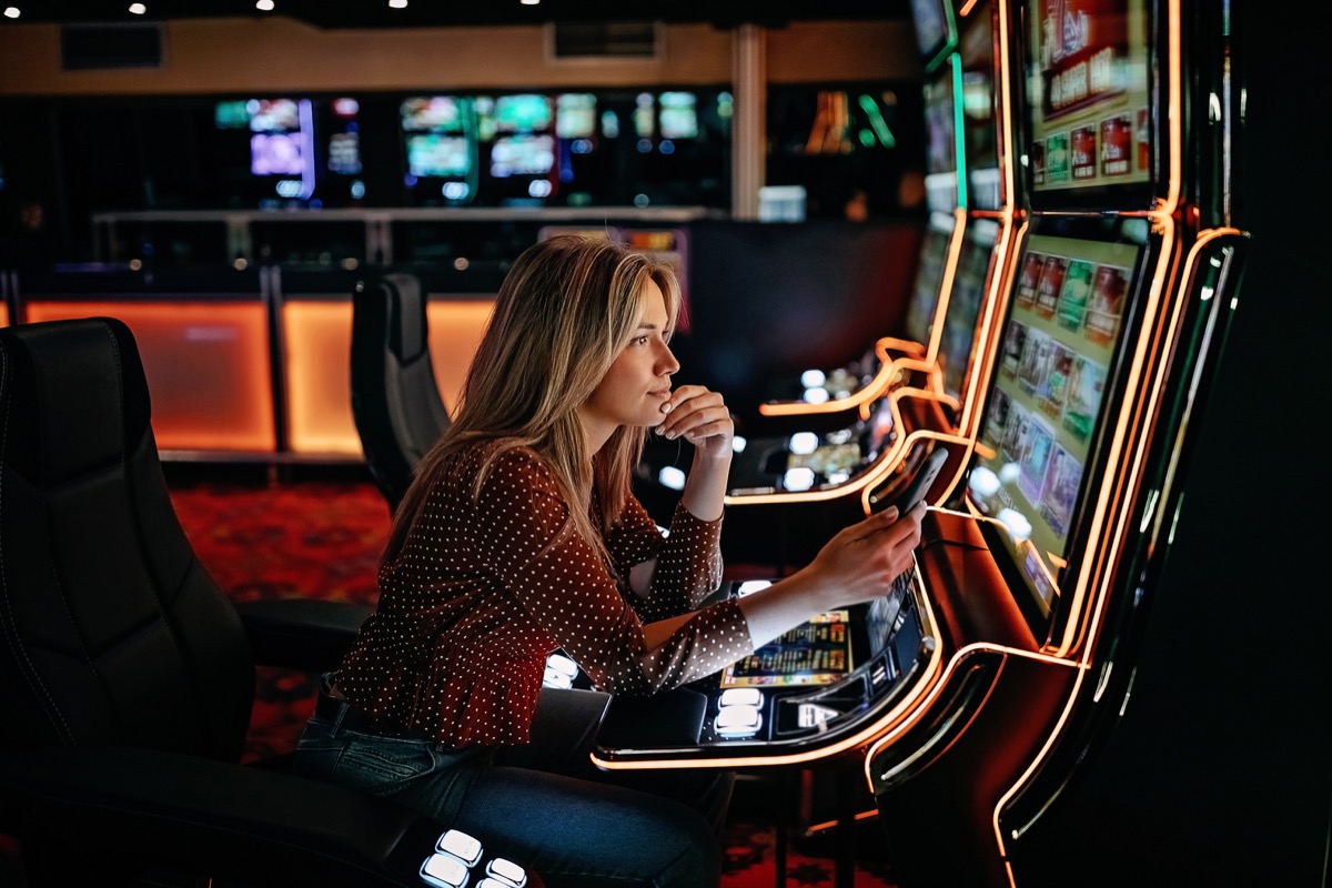 hollywood casino slot machine technician reviews
