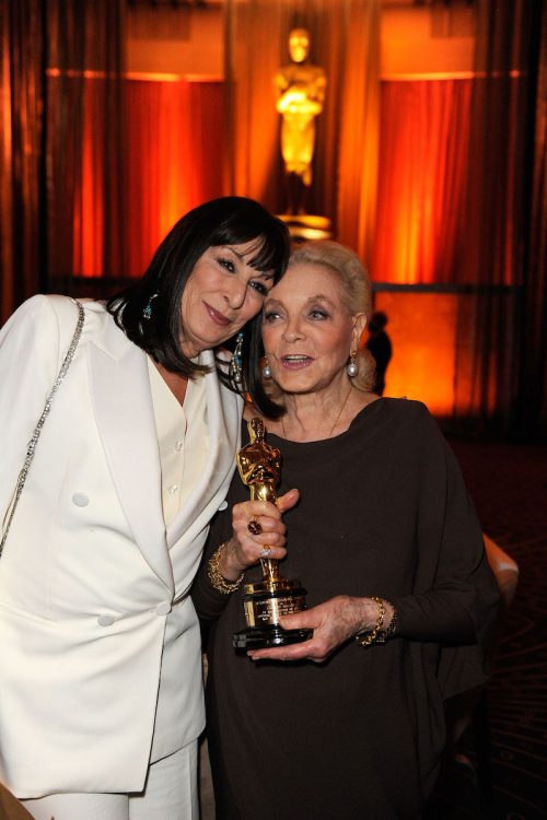 Anjelica Huston and Lauren Bacall at the 2009 Governors Awards