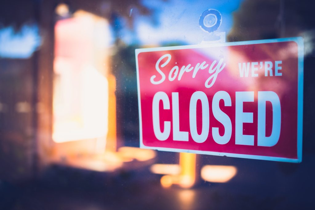 A closed sign on the front door of a business