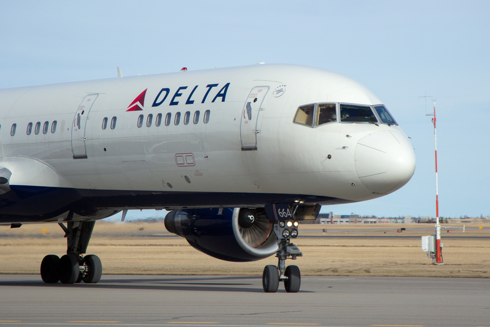 A Delta plane on the runway