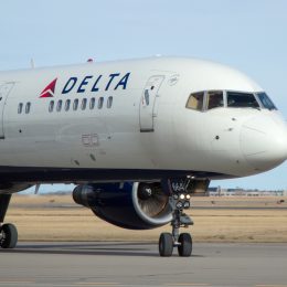 A Delta plane on the runway
