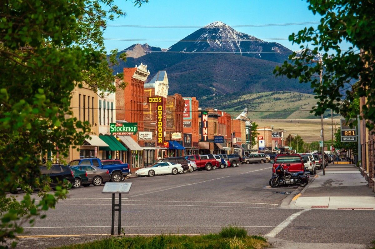 10 Small Towns That Feel Like You're In A Hallmark Movie