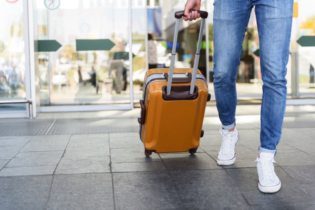 7 trucos para volar solo con tu equipaje de mano, incluso en viajes largos