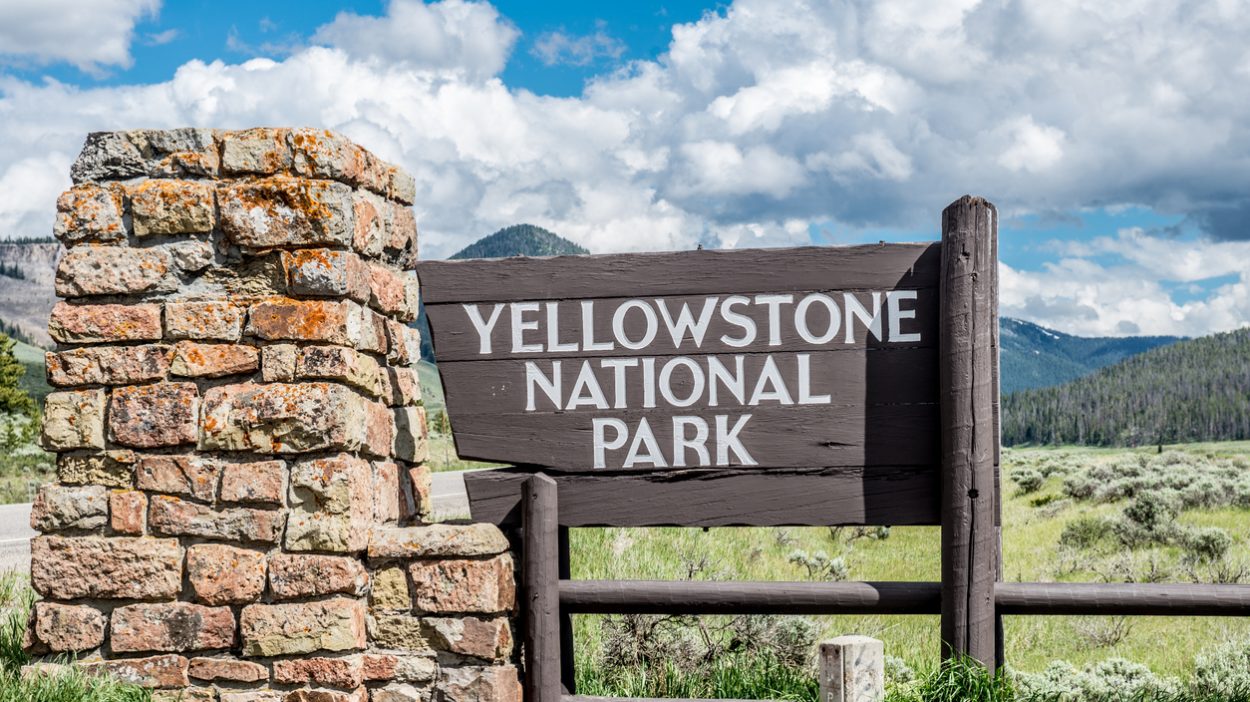 Yellowstone Park Sign Melting Roads Volcano ?quality=82&strip=1&resize=1250%2C702