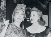 Joan Crawford và Bette Davis tại bữa tiệc cho "What Ever Happened to Baby Jane?"