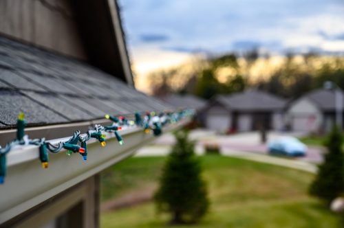 holiday lights on roof
