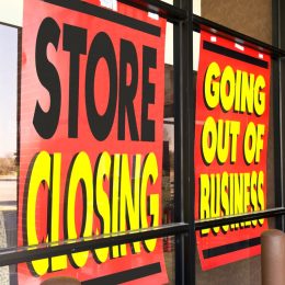 store closing and going out of business signs