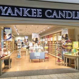 7 Secrets About Shopping at Yankee Candle