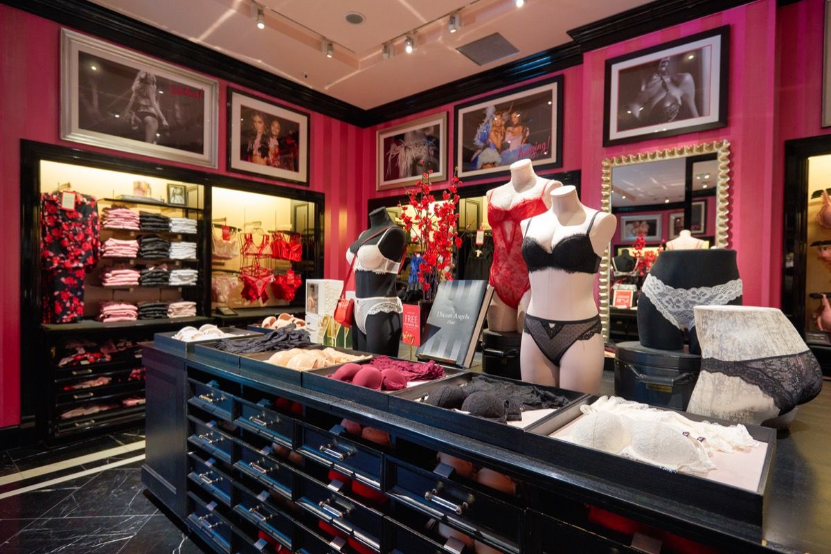 5 Warnings to Shoppers From Ex Victoria s Secret Employees