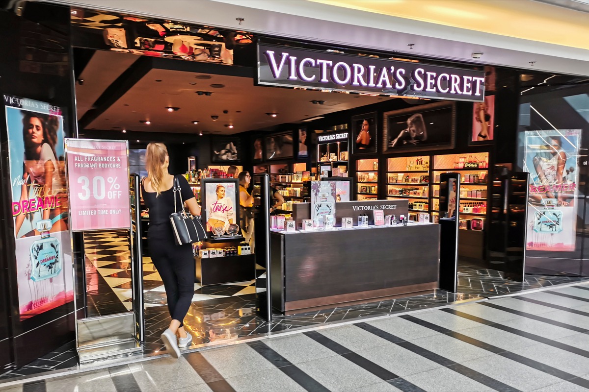 5 Warnings to Shoppers From Ex-Victoria's Secret Employees