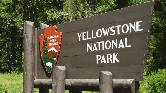 A sign for Yellowstone National Park