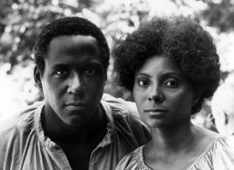 Richard Roundtree and Leslie Uggams in Roots