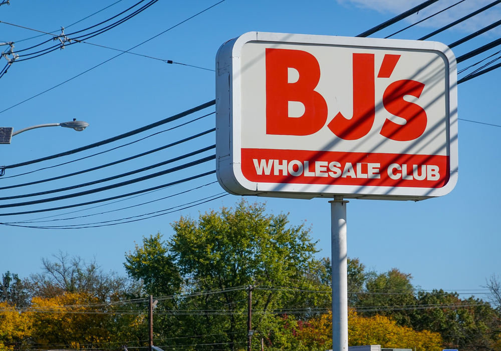 A BJ's Wholesale Club road sign