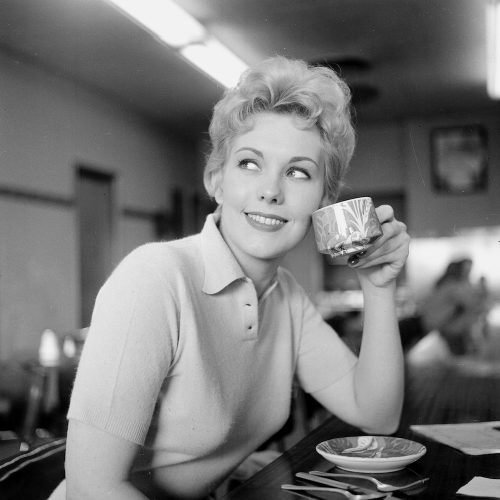 Kim Novak photographed in a Los Angeles coffee shop in 1955