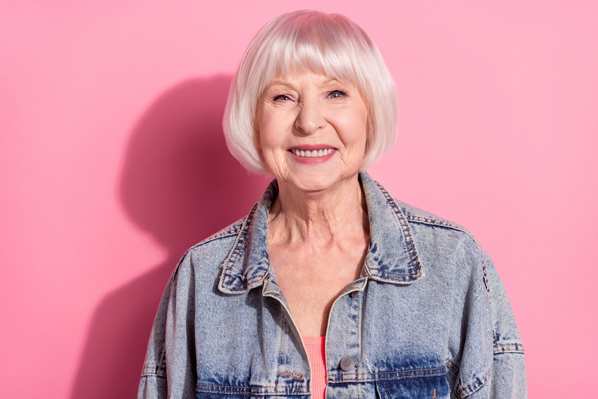 What haircut with bangs after 60 will highlight your features? Here are 7  exquisite ideas!
