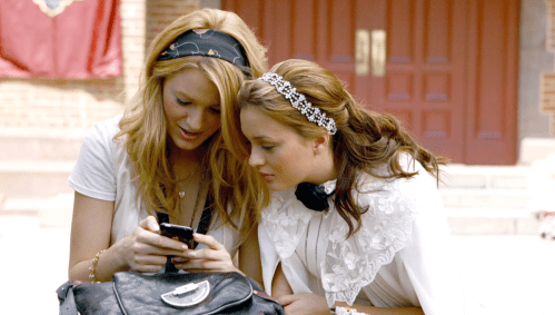 Blair and Serena in Gossip Girl looking at a phone.