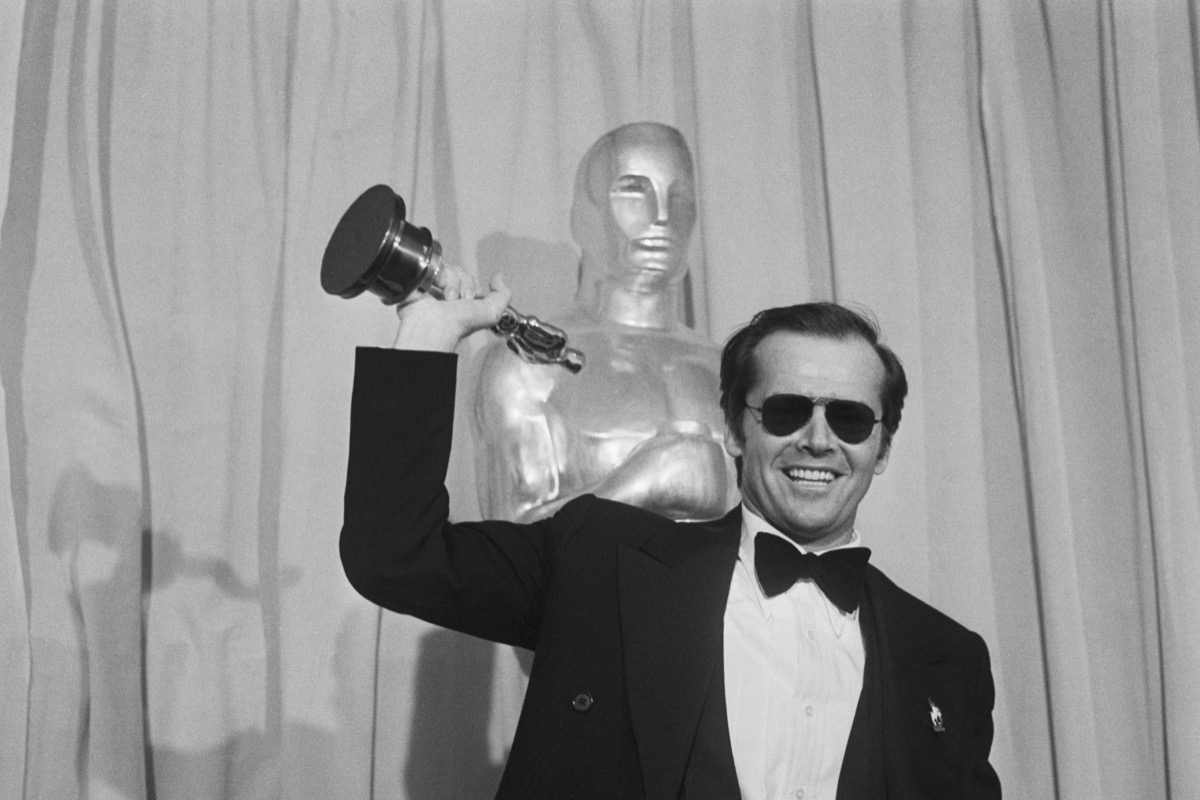 Jack Nicholson holding his Oscar in 1976