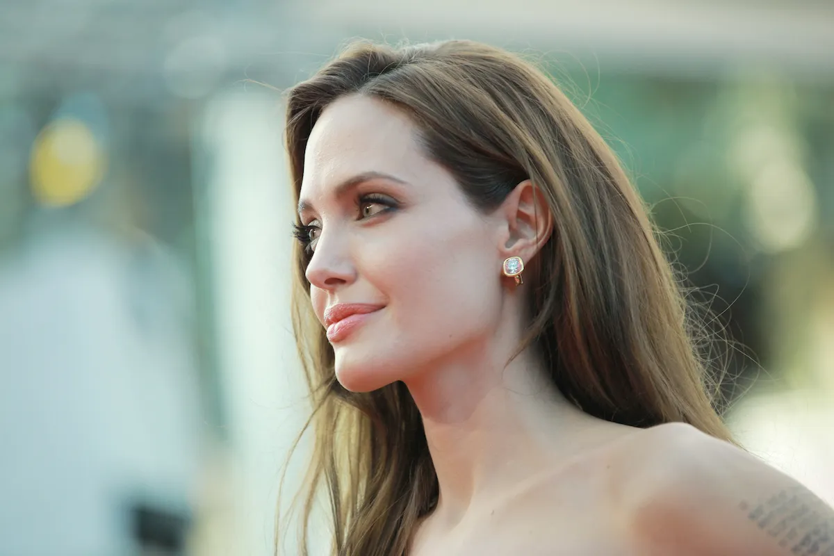 Angelina Jolie  Angelina jolie, Angelina jolie photos, Beauty