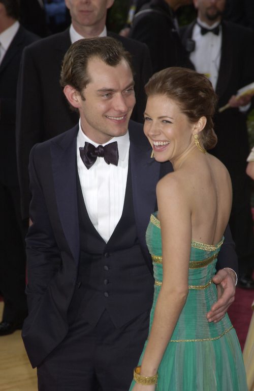 Jude Law and Sienna Miller at the 2004 Oscars