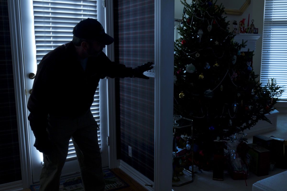 Police Issue Warnings For Keeping Post-Christmas Burglars Away